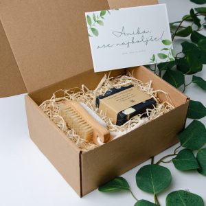 Poklon kutija s četkom i strugalicom za petu i prirodnim sapunom - poklon za ženu