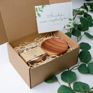 Darilna škatla z naravnim milom kakavovo maslo ter podstavkom za milo iz mahagonija - darila za ženske