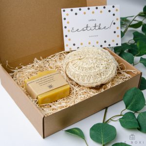 Darilna škatla z gobico za umivanje iz sisala ter naravnim ročno izdelanim milom - darilo za rojstni dan za ženo