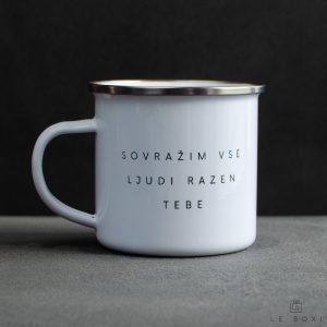 emajlirana skodelica bele barve