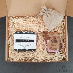 Darilo za prijatelja: darilna škatla črna ovca